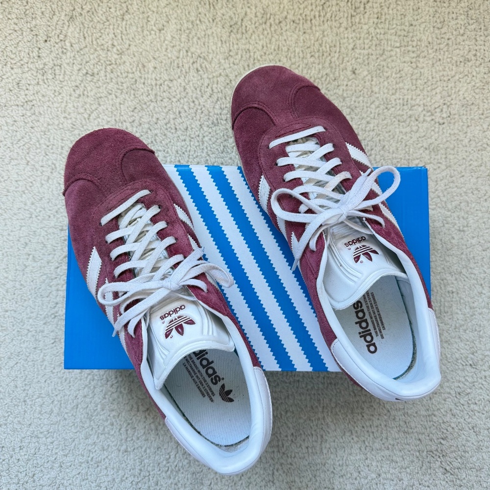 Men's Adidas Gazelle Tennis Shoes, size 10.5, B41645, in burgundy.